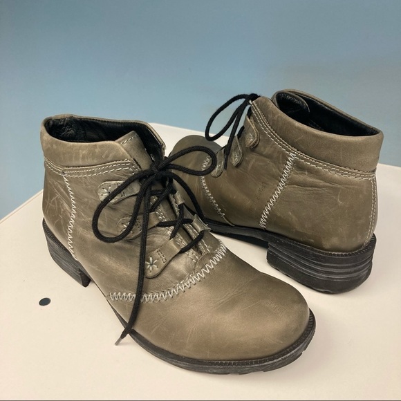 JOSEF SEIBEL Sz 38 Grey Distressed  Lace Up Ankle Booties - Picture 3 of 9